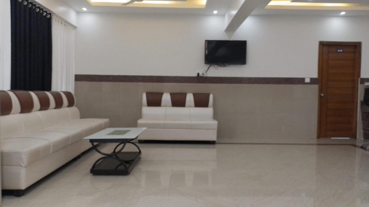 Dwarka Lodging & Boarding Mulki Exterior foto
