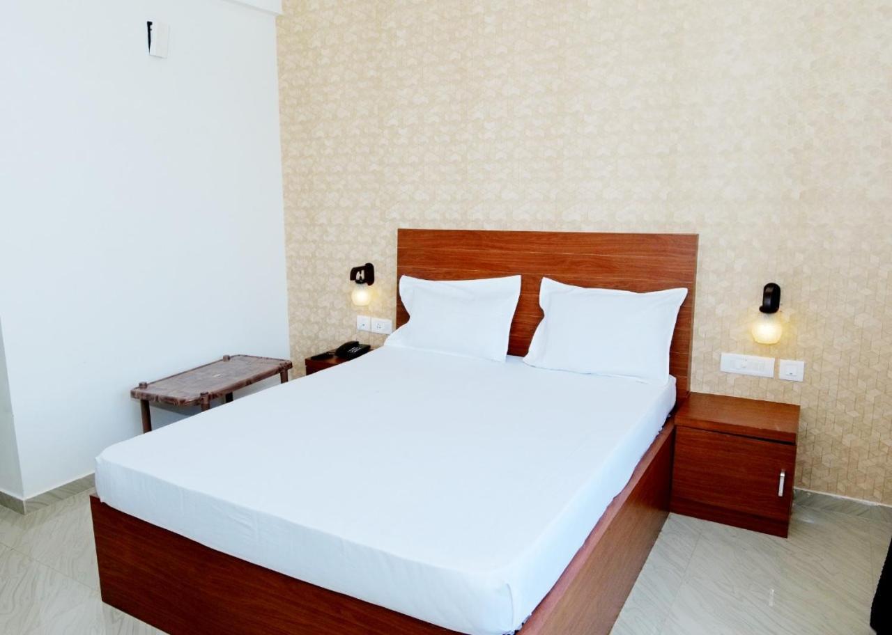 Dwarka Lodging & Boarding Mulki Exterior foto