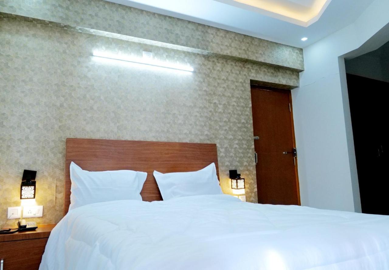 Dwarka Lodging & Boarding Mulki Exterior foto