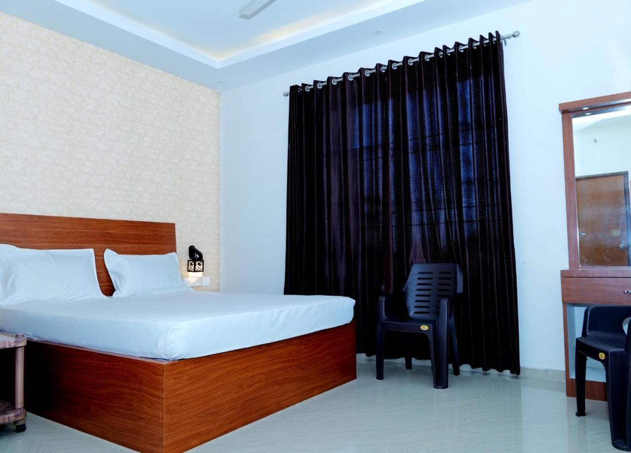 Dwarka Lodging & Boarding Mulki Exterior foto